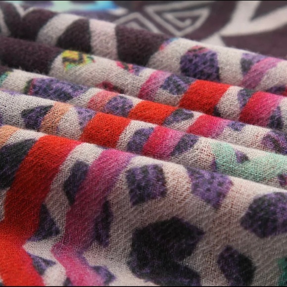 SCARF - 70% Wool / 30% Silk - Soft & Luxurious - Picture 4 of 5